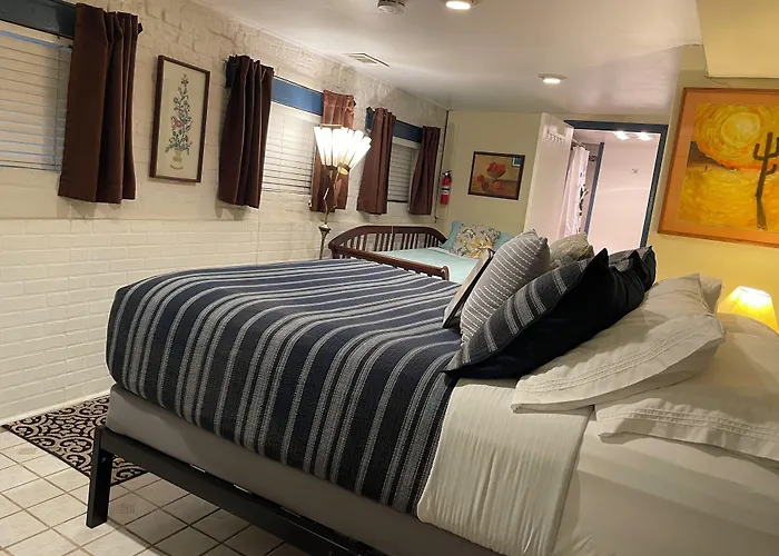 Ray'S Bucktown Bed And Breakfast